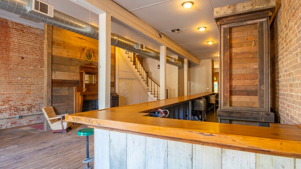 More Photos Of 20 Spring Rd, Molena Storefront For Sale