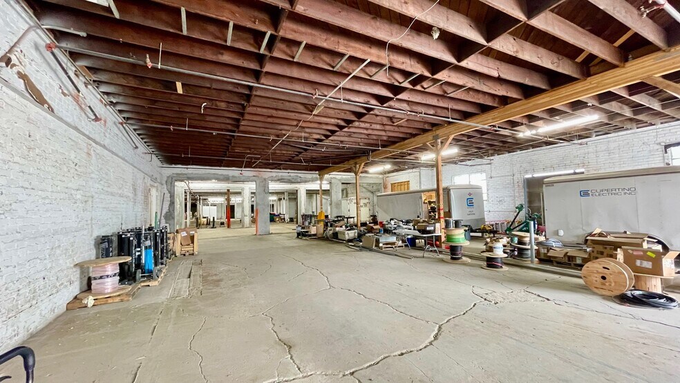 More Photos Of 2200 E 89th St, Los Angeles Warehouse For Sale