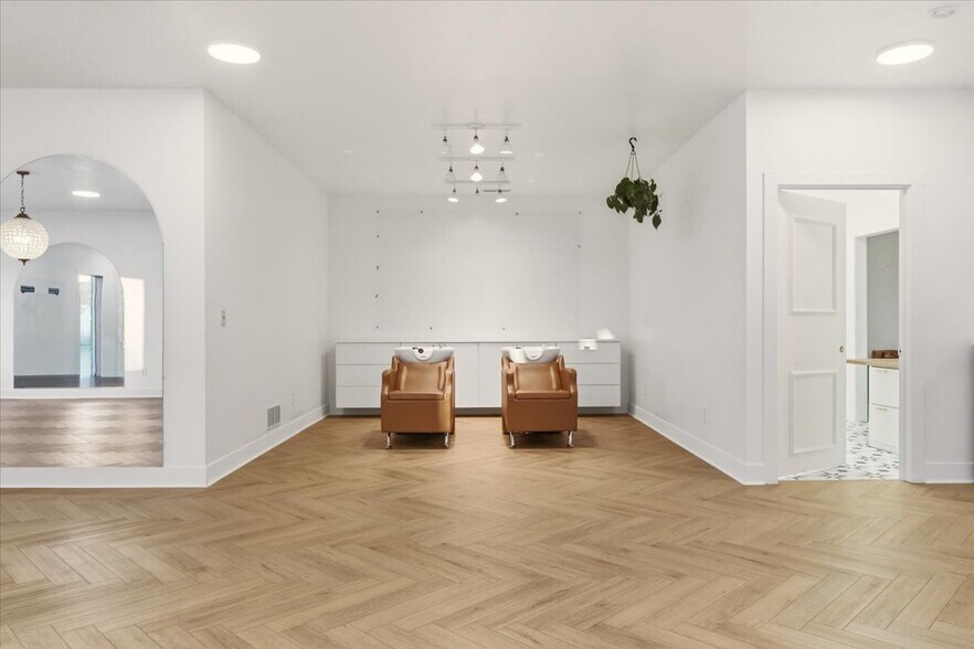 More Photos Of 1684 Venture Dr, Mount Vernon Office For Sale