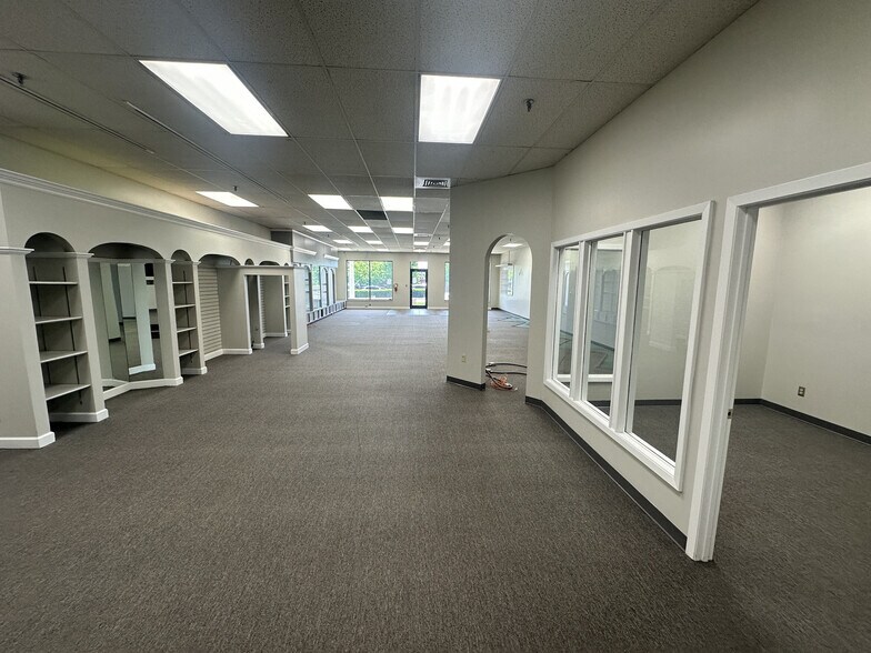 More Photos Of 11529 Kingston Pike, Farragut Freestanding For Lease