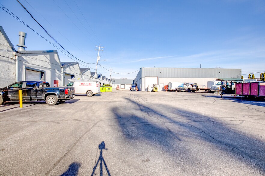More Photos Of 2005 S 54th St, West Allis Warehouse For Lease
