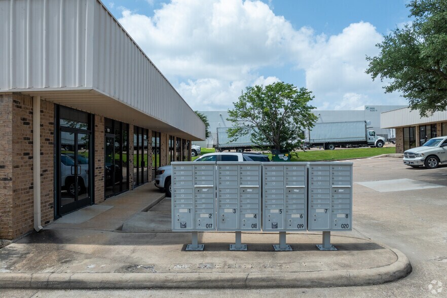 More Photos Of 8906 Wall St, Austin Unknown For Lease