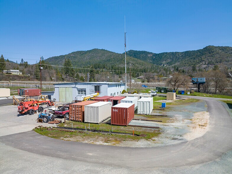 More Photos Of 2660 NW Vine St, Grants Pass Manufacturing For Sale