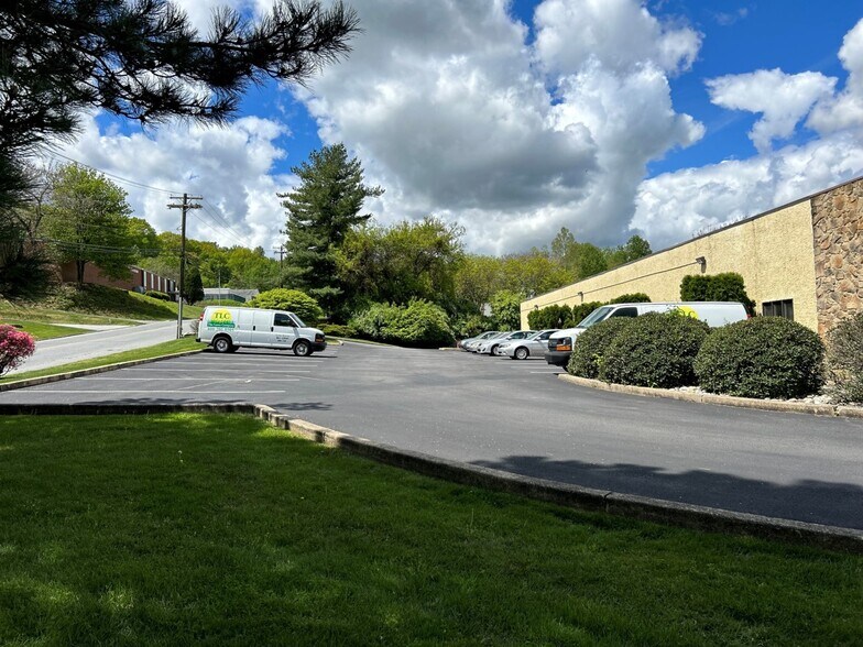 More Photos Of 37 Industrial Blvd, Paoli Light Manufacturing For Lease