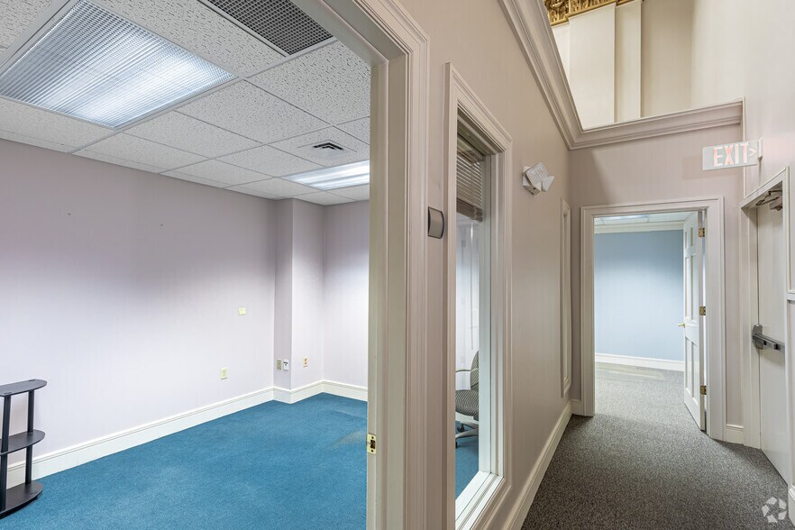 More Photos Of 1351 Main St, Springfield Office For Lease