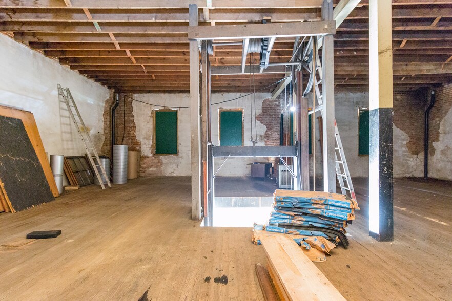 More Photos Of 102 S Main St, Wetumpka Storefront Retail Residential For Sale