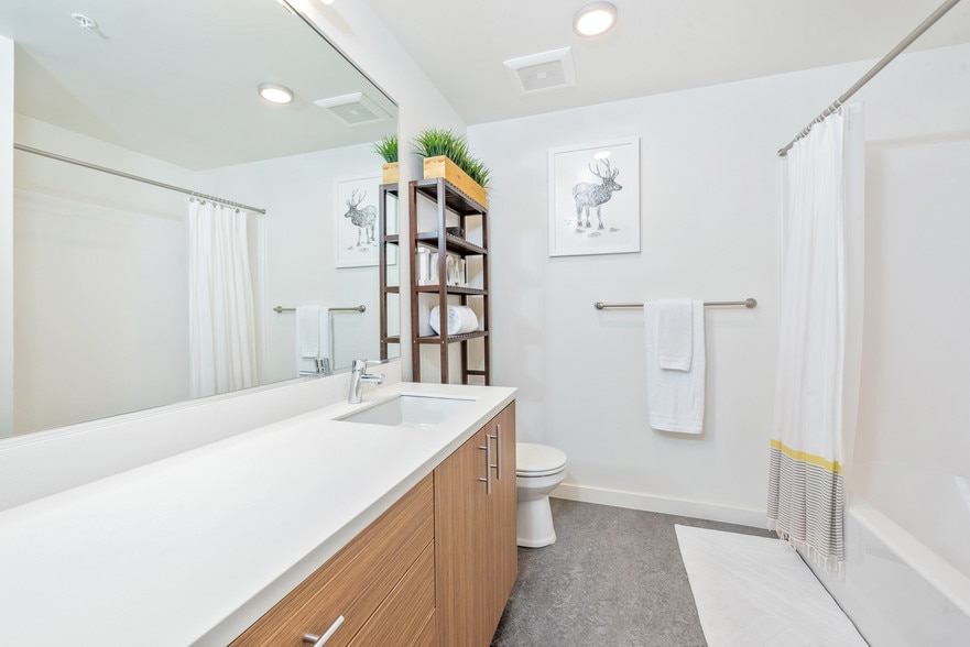 More Photos Of 900 NE 65th St, Seattle Apartments For Lease