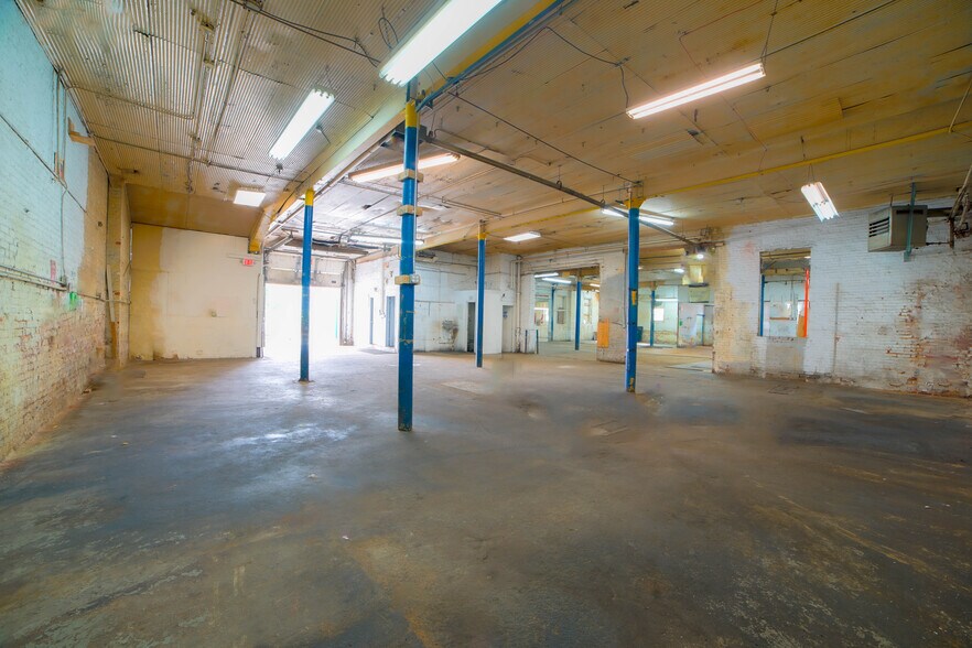 More Photos Of 18 Morris Pl, Yonkers Manufacturing For Lease