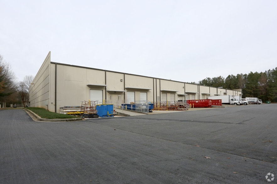 More Photos Of 2145 Barrett Park Dr, Kennesaw Warehouse For Lease