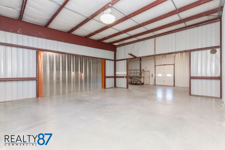 More Photos Of 6325 7th Street Ct SW, Cedar Rapids Warehouse For Lease