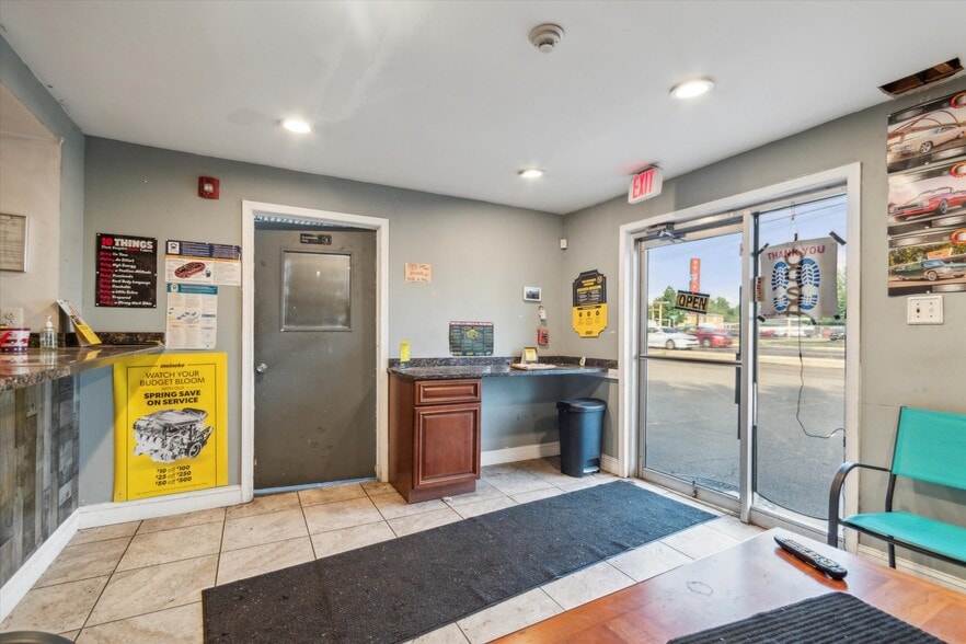 More Photos Of 555 Us Highway 13, Bristol General Retail For Sale