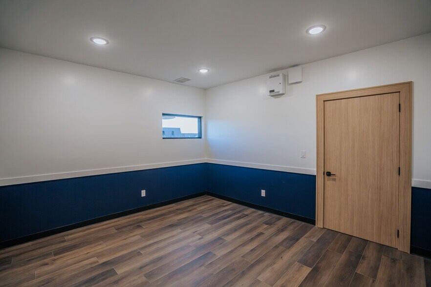 More Photos Of 2603 S Kaufman St, Ennis Industrial For Sale