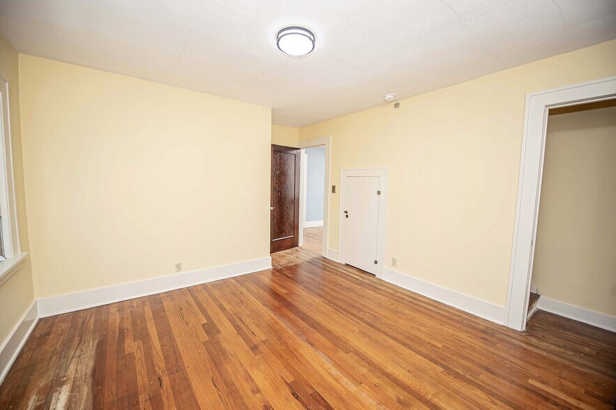 More Photos Of 1348 E Cherry St, Springfield Office For Lease