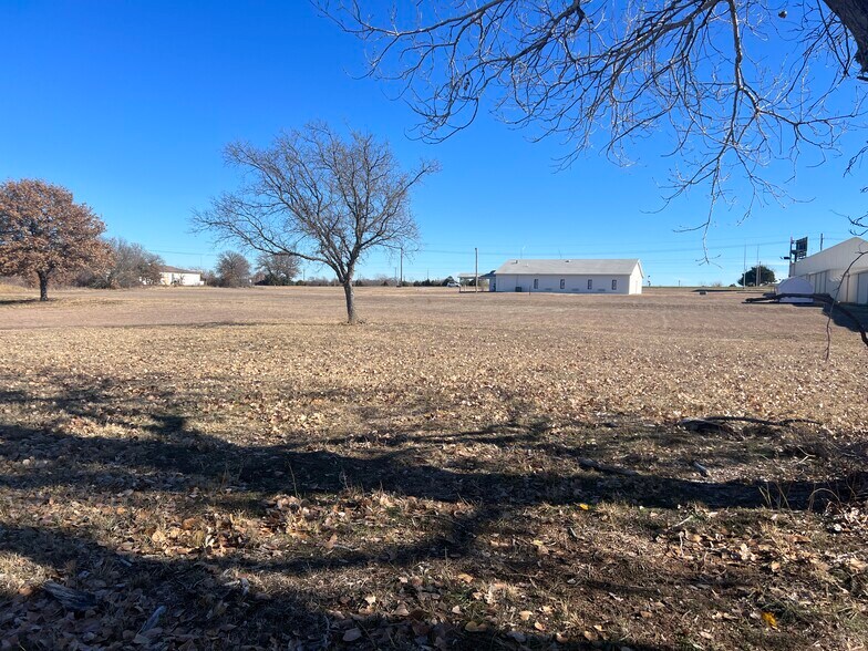 More Photos Of 4925 North Hwy 81, Duncan Flex For Sale
