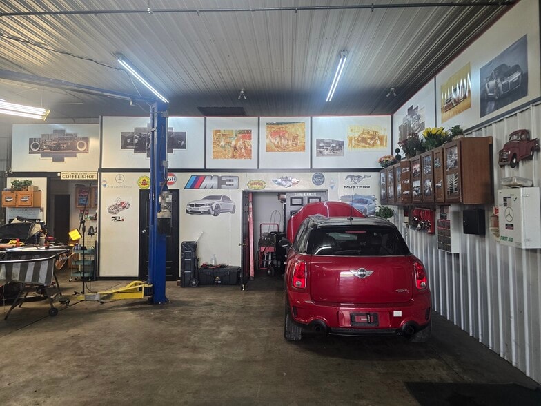 More Photos Of 423 Ransdell Rd, Lebanon Flex For Sale