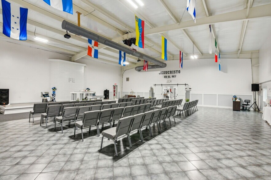 More Photos Of 308 Mill Creek Dr, Hull Warehouse For Sale