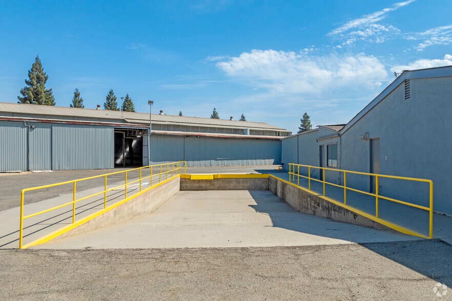More Photos Of 3200 E Central Ave, Fresno Warehouse For Lease