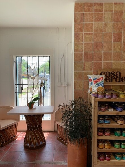 More Photos Of 2609 E Cesar Chavez St, Austin Restaurant For Lease
