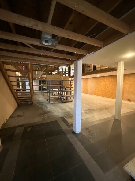 More Photos Of 106 Free Hill Rd, Hendersonville Warehouse For Lease