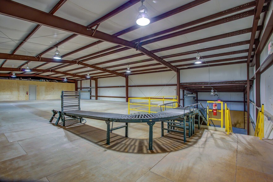 More Photos Of 108 Kelly Rd, Niceville Showroom For Lease