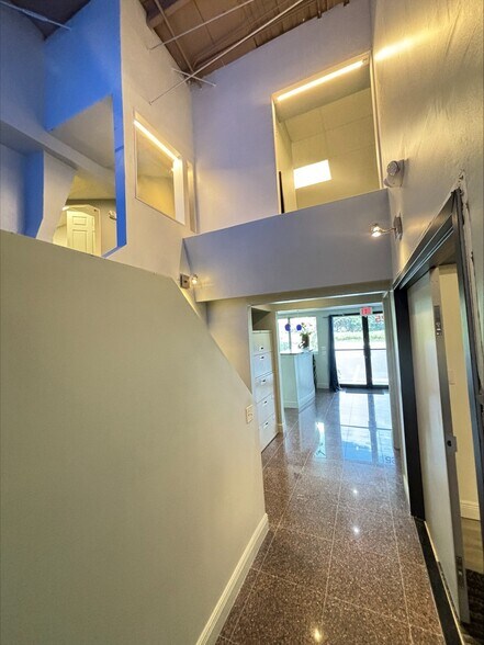 More Photos Of 1025 S Dixie Hwy, Delray Beach Light Manufacturing For Lease