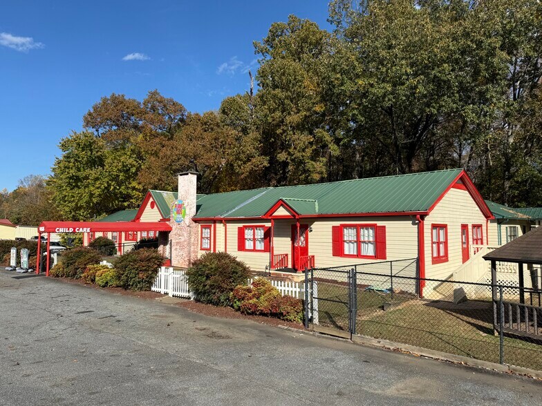 More Photos Of 4168 S Main St, Acworth Daycare Center For Sale