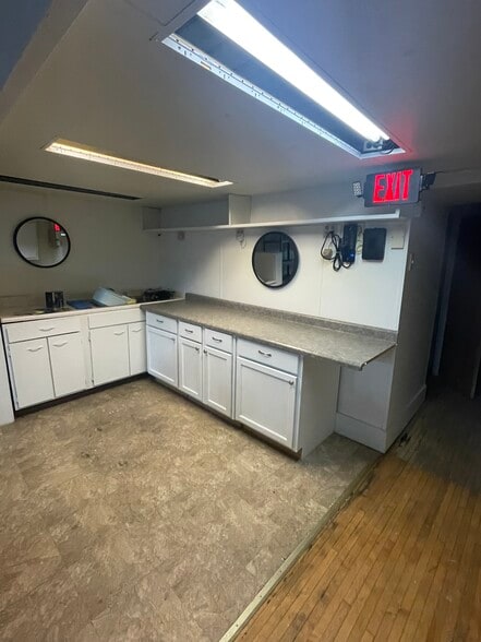 More Photos Of 522 S Main St, Elkhart Storefront Retail Residential For Lease