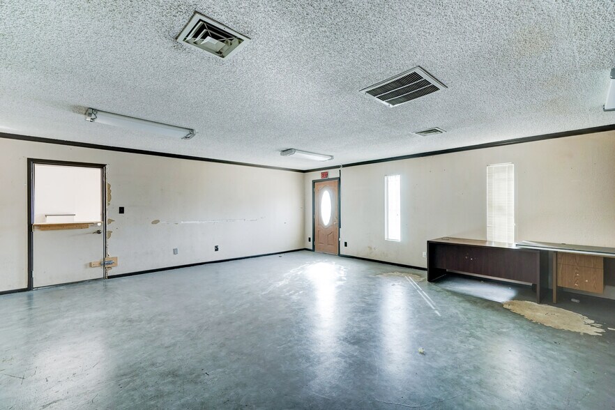 More Photos Of 6721 N Black Canyon Fwy, Phoenix Office Residential For Sale