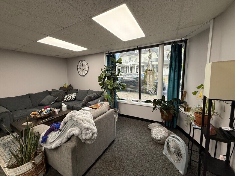 More Photos Of 800 Main St, Hellertown Office For Lease