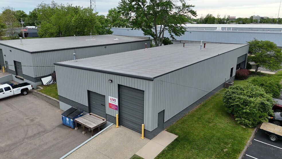 More Photos Of 11420 Deerfield Rd, Blue Ash Warehouse For Lease