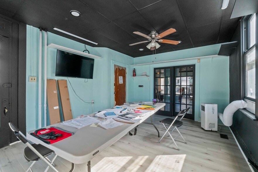 More Photos Of 5447 Belair Rd, Baltimore Storefront Retail Office For Sale