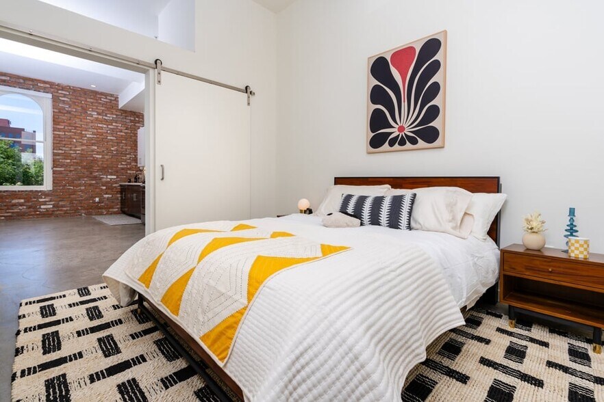 More Photos Of 3750 Main St, Riverside Apartments For Lease