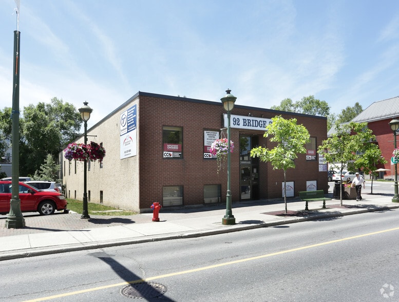 More Photos Of 92 Bridge St E, Campbellford Restaurant For Lease