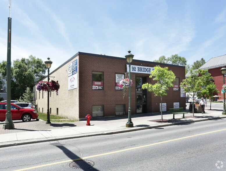 More Photos Of 92 Bridge St E, Campbellford Restaurant For Sale