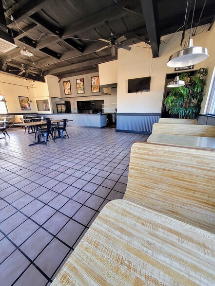 More Photos Of 801 SW 11th St, Lawton Restaurant For Sale