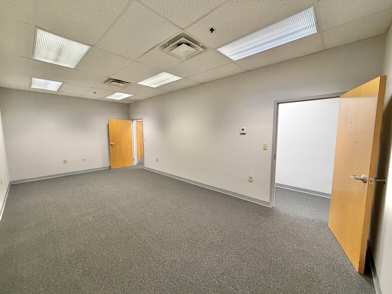 More Photos Of 1470 E Weisgarber Rd, Knoxville Light Distribution For Lease