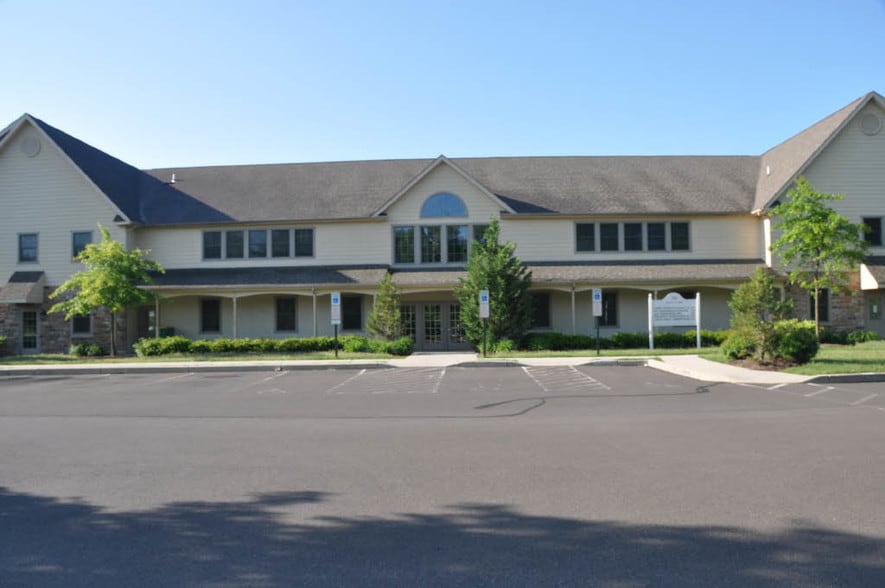 More Photos Of 385 Oxford Valley Rd, Yardley Medical For Lease