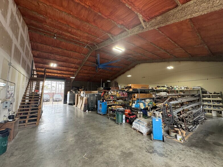 More Photos Of 4920 Pinemont Dr, Houston Manufacturing For Sale