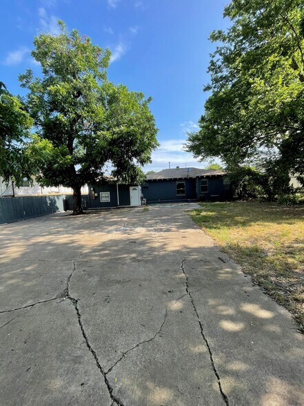 More Photos Of 1612 E Belt Line Rd, Carrollton Office For Sale