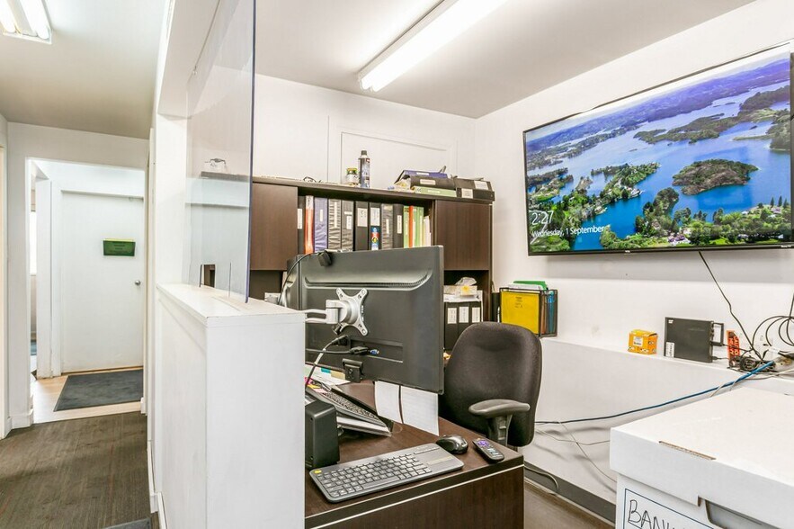 More Photos Of 7912 Yellowhead Trl NW, Edmonton Service For Lease