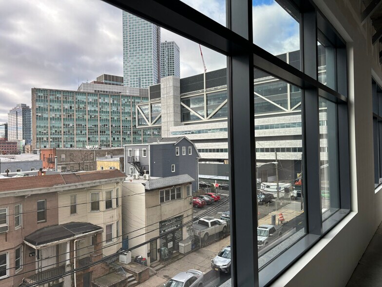 More Photos Of 32 Oakland Ave, Jersey City Apartments For Lease