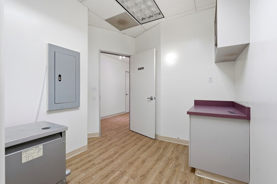 More Photos Of 1000 Newbury Rd, Thousand Oaks Medical For Sale