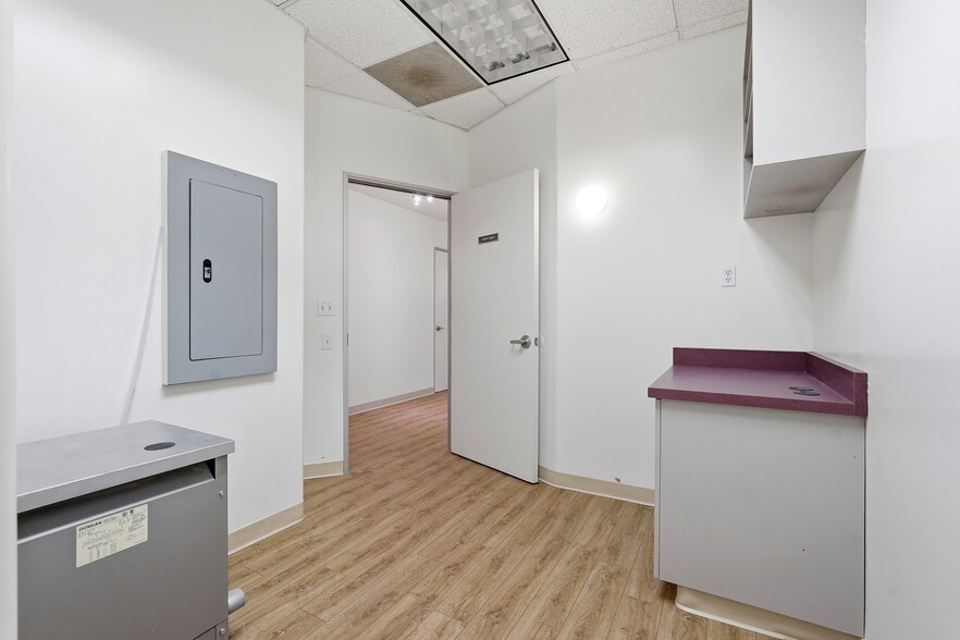 More Photos Of 1000 Newbury Rd, Thousand Oaks Medical For Sale