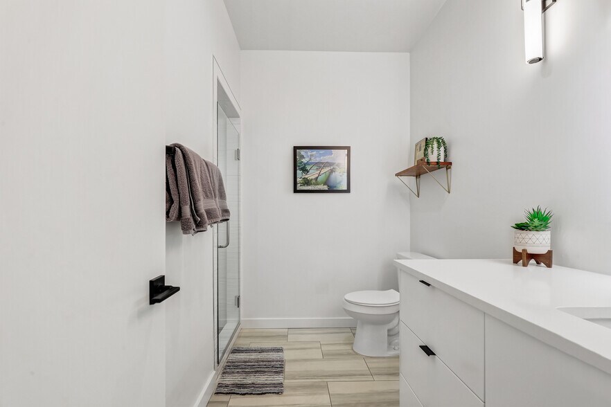 More Photos Of 2208 Lake Austin Blvd, Austin Office Residential For Sale