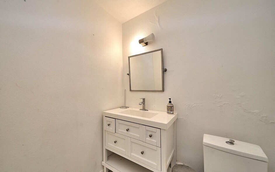 More Photos Of 1243 W Temple St, Los Angeles Warehouse For Lease