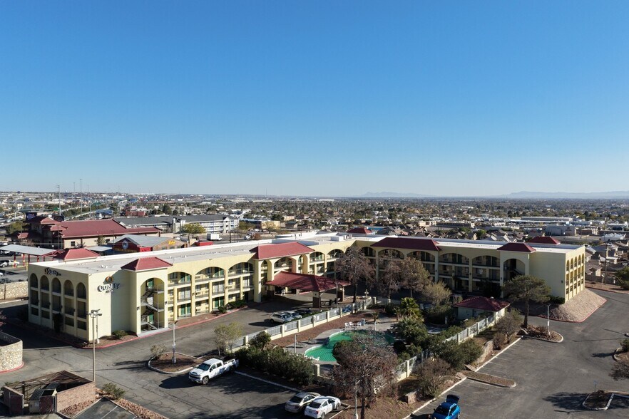 More Photos Of 900 N Yarbrough Dr, El Paso Hotel For Sale