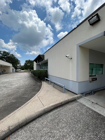 More Photos Of 723 Rollingbrook Dr, Baytown Office For Sale