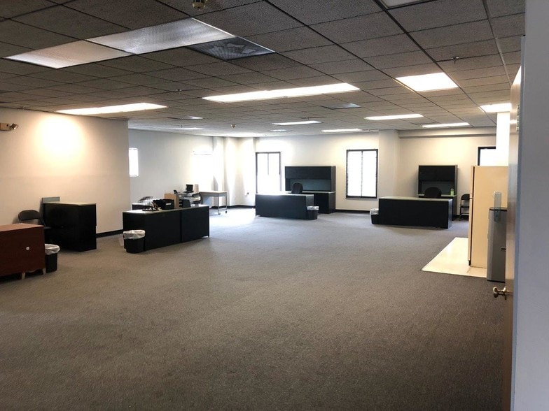 More Photos Of 50 Miry Brook Rd, Danbury Warehouse For Sale