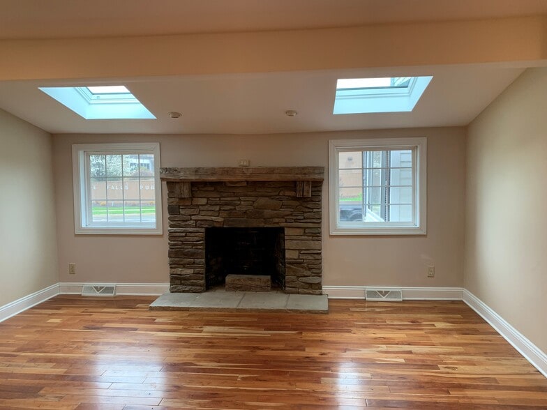 More Photos Of 3527 Darrow Rd, Stow Office For Sale