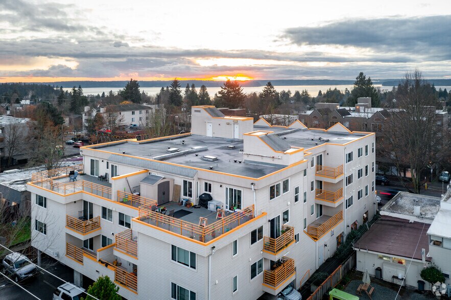 More Photos Of 6040 California Ave SW, Seattle Apartments For Lease